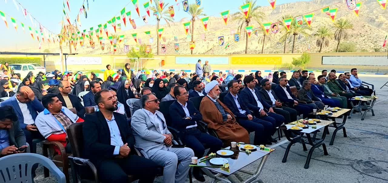 وقتی مدرسه صحنه انقلاب شد؛ زنگی که با سرود و افتخار نواخته شد