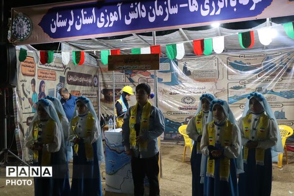 سازمان دانش آموزی میزبان دانش‌آموزان در غرفه با انرژی ها