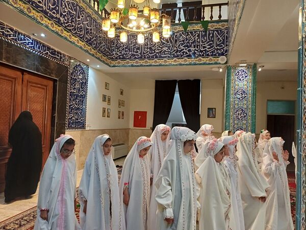 برگزاری جشن تکلیف دانش‌آموزان دبستان گلهای‌شادی ناحیه ۲ کرج