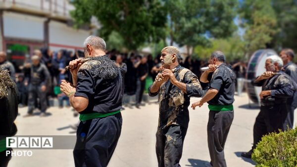 دمق به رنگ عاشورا