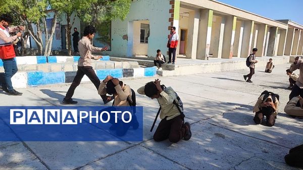 نواخته شدن زنگ پدافند غیرعامل در مدارس بشاگرد