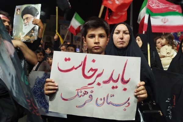 نقش‌آفرینی دانش‌آموزان در اجتماع «باید برخاست»