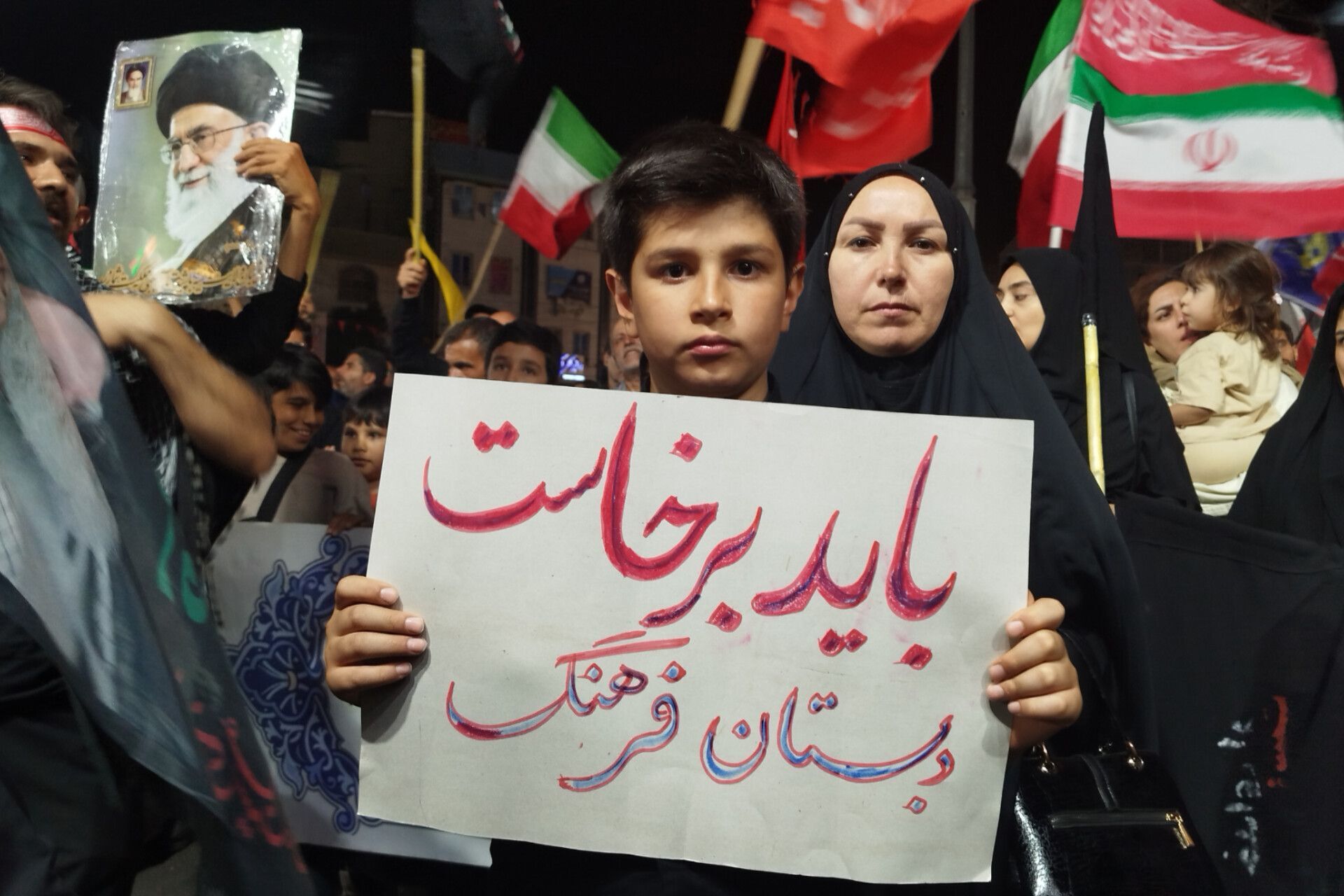 نقش‌آفرینی دانش‌آموزان در اجتماع «باید برخاست»