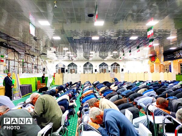نماز جماعت همزمان با شهادت امام صادق(ع)