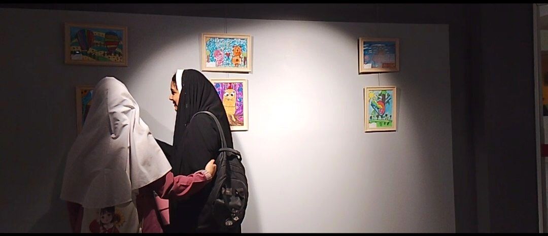 برپایی نمایشگاه نقاشی در کتابخانه‌ مرکزی یزد