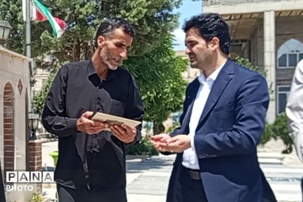 غبارروبی مزار شهدای آستان مقدس امام زاده‌حسن نسیم‌شهر