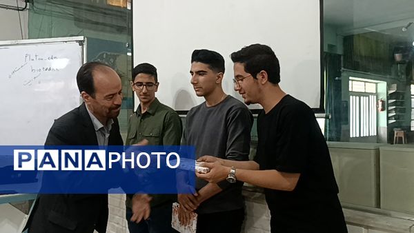 جلسه تبادل تجربه با رتبه ۵ کنکور در دبیرستان شاهد ابوذر غفاری 