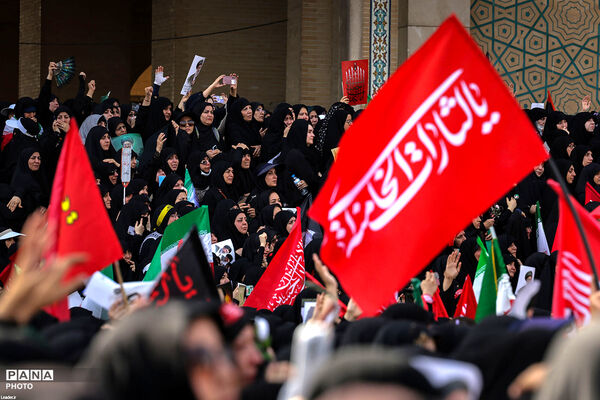 وداع با پیکر مطهر امام شهید امت در مصلای امام خمینی(ره)