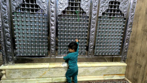 حال و هوای امامزاده سکینه خاتون(س) قم در روز طبیعت