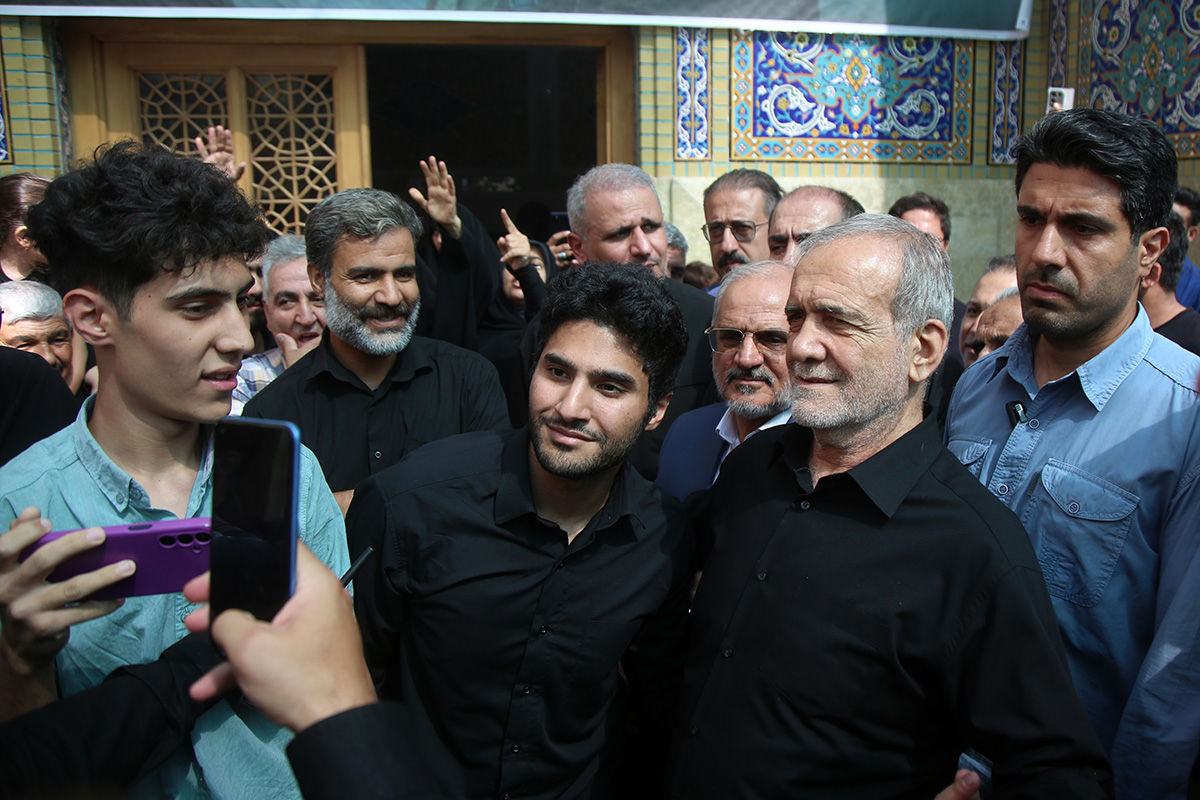 تشرف رئیس جمهور به زیارت حرم حضرت معصومه(س)