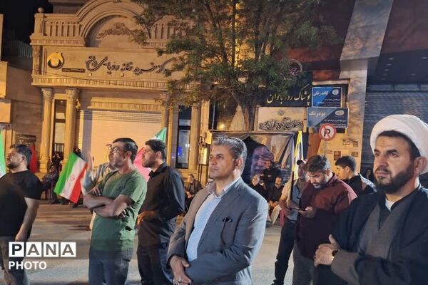 فیروزکوه در سوگ و خشم؛ طنین فریادهای مردم در تجمعات شبانه مردم در خون‌خواهی رهبر شهید
