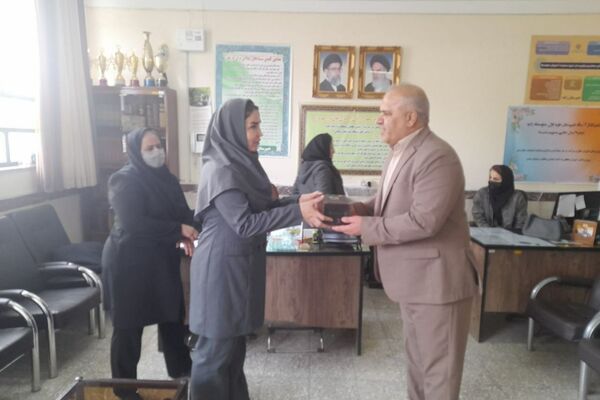 بازدید مدیر و کارشناسان سازمان دانش‌آموزی کردستان از مدارس سنندج