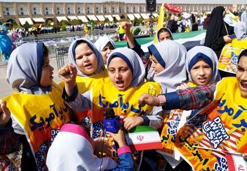اجتماع 10 هزار نفری دانش‌آموزان اصفهانی در حمایت از کودکان غزه و جبهه مقاومت