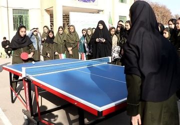 رقابت و رفاقت در حیاط مدرسه سعید کازارنی شهرستان ملارد