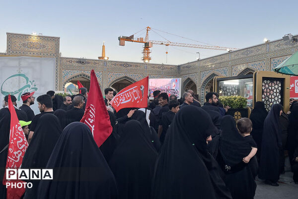 مشهد در سوگ؛ بدرقه باشکوه رهبر شهید انقلاب در جوار بارگاه رضوی