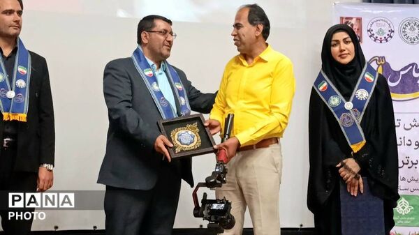 همایش شهرستانی تجلیل از پیشتازان، مربیان و مدرسان پیشتاز برتر در شهرستان جم