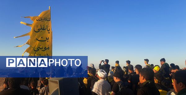  کاروان زائرین پیاده دانش‌آموزی در نیشابور