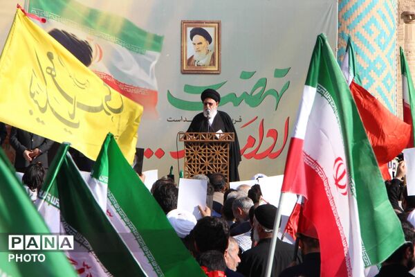 بیعت مردم دارالعباده شهر یزد با رهبر جدید انقلاب اسلامی ایران