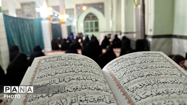 مردم دزک در شب قدر در مسجد امام حسین (ع) به نیایش و عبادت پرداختند