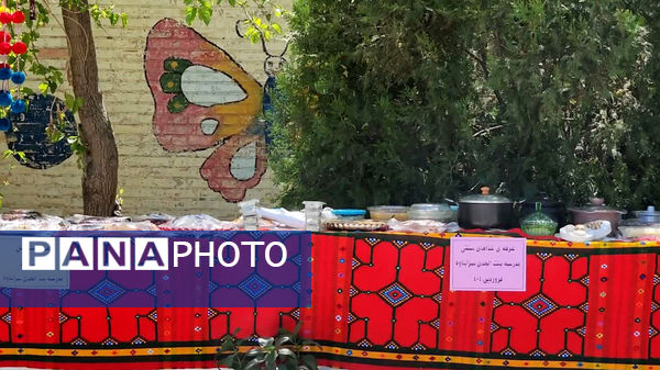 بازارچه دانش‌آموزی در مدرسه بنت‌الهدی یاسوج به‌مناسبت هفته مشاغل