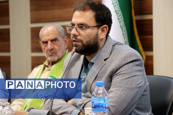 نشست صمیمانه قائم ‌مقام سازمان دانش‌آموزی کشور با روسای ادارات و مدرسین خراسان رضوی
