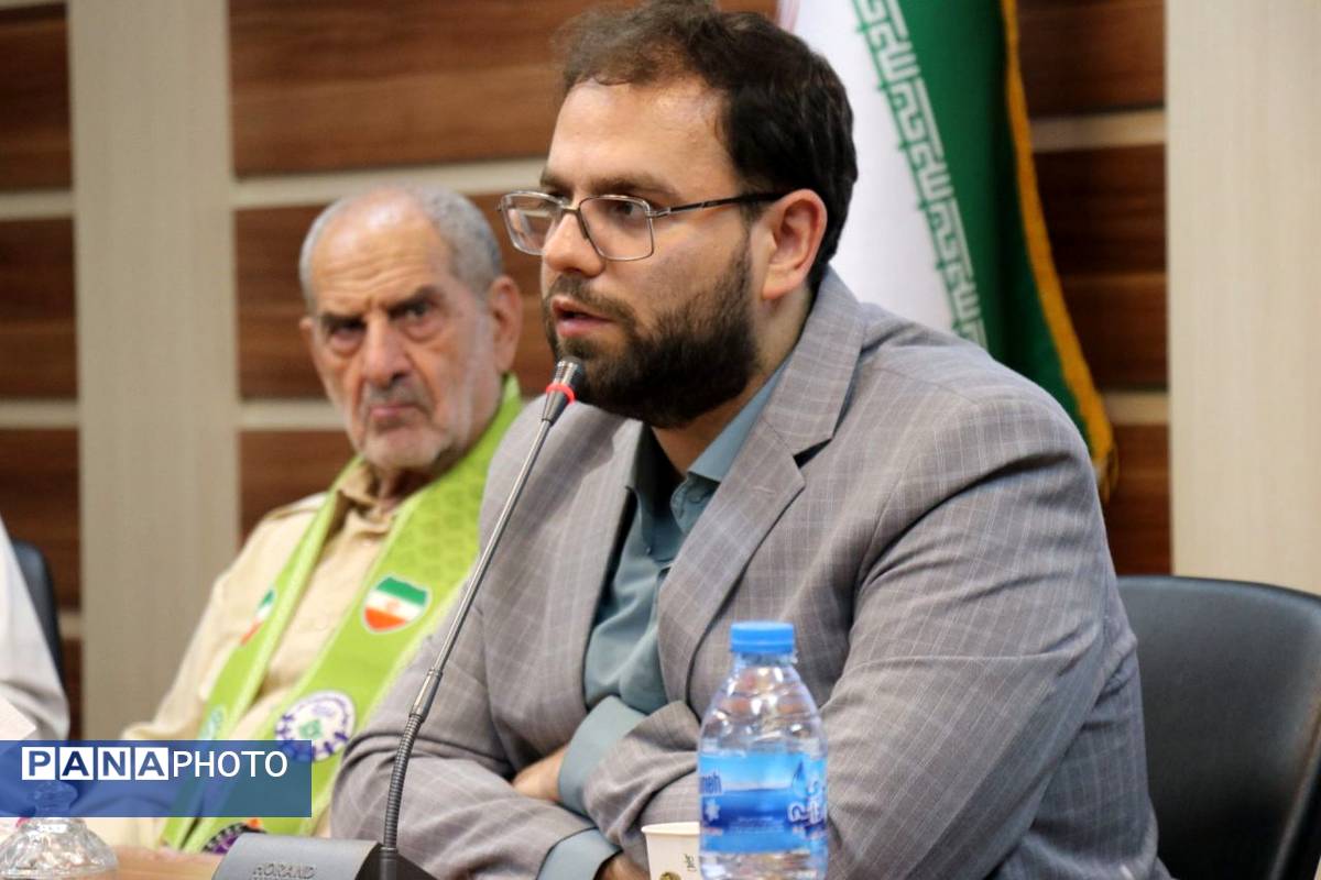 نشست صمیمانه قائم ‌مقام سازمان دانش‌آموزی کشور با روسای ادارات و مدرسین خراسان رضوی