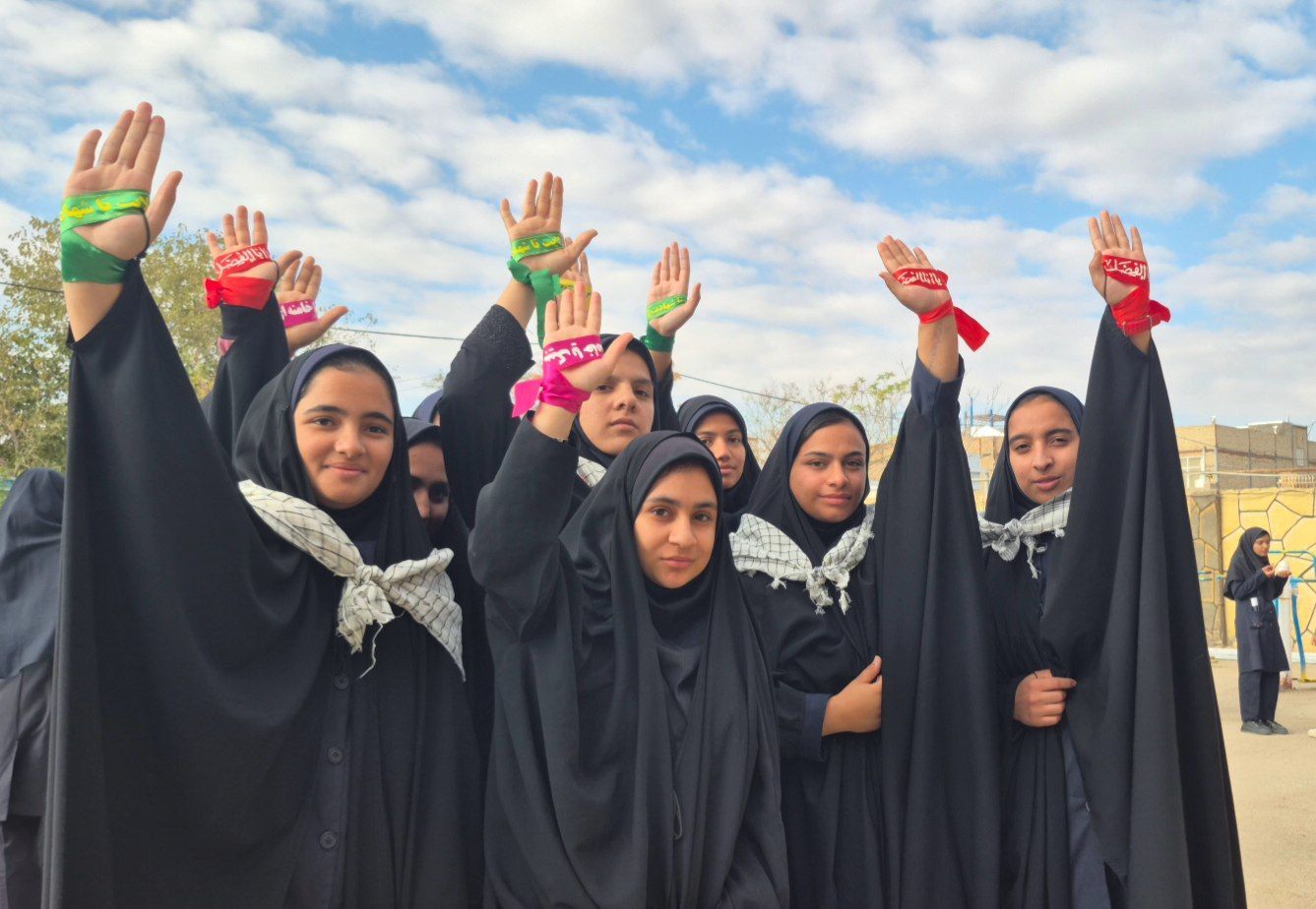 حضور پرشور دانش‌آموزان شهرستان صالح‌آباد در راهپیمایی روز ۱۳ آبان