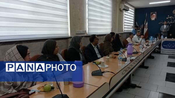 تجلیل از رتبه آوران برتر کنکور 1404در سالن جلسات اداره آموزش وپرورش شهرستان قدس