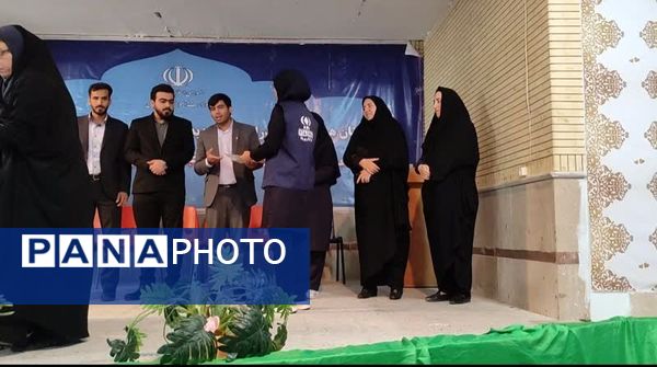 تجلیل از  دانش‌آموزان برگزیده جشنواره‌های فرهنگی هنری، المپیاد رویش و خبرنگاران پانا زرقان