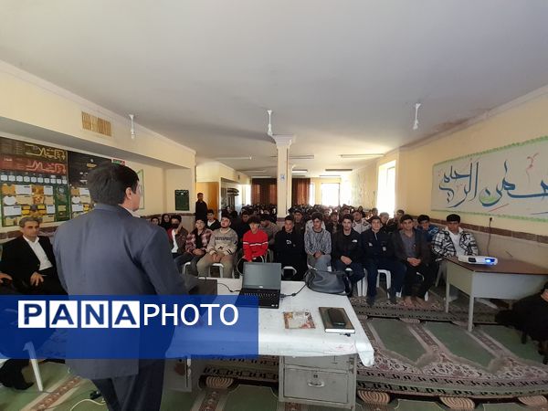 کارگاه مشاوره تحصیلی ـ انگیزشی ویژه دانش‌آموزان مقطع متوسطه دوم شهرستان سیروان
