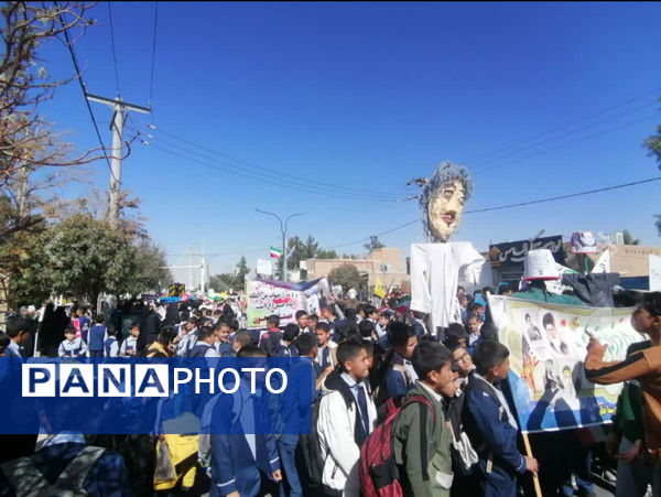 حضور پرشور دانش‌آموزان مدارس خاتم در راهپیمایی ۱۳ آبان 