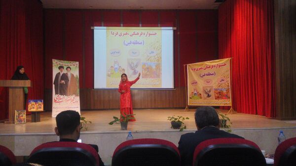 نقالی‌خوانی دانش‌آموزی در فین 
