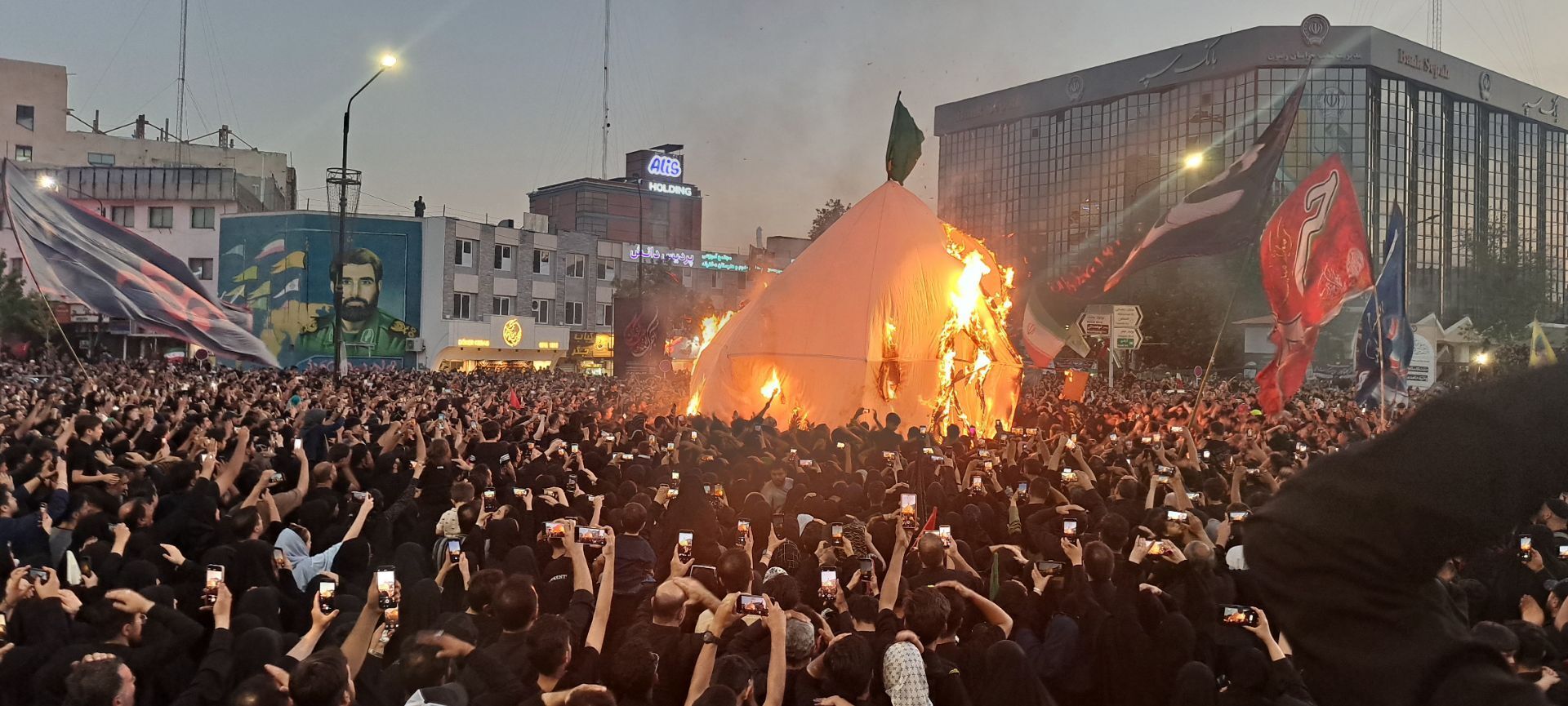 آیین خیمه سوزان عصر عاشورا در مشهد