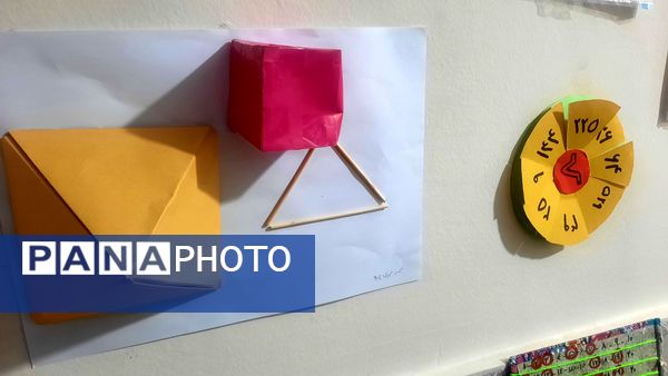 نمایشگاه دست‌سازهای دانش‌آموزان دبیرستان فرهنگیان ناحیه ۷ مشهد 