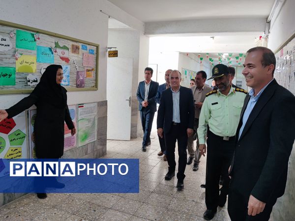 بازدید مسئولان آموزش و پرورش از مدارس سطح شهر سملقان به‌مناسبت هفته معلم