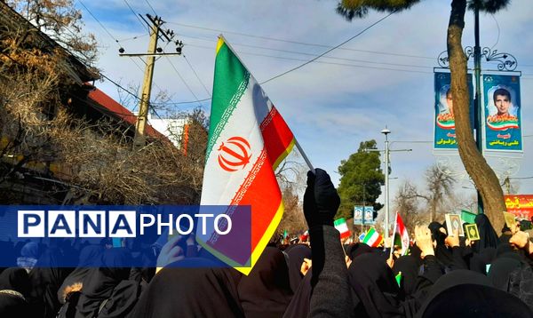 همبستگی یکبارچه مردم غیور و ولایتمدار شهرستان بروجرد در تشییع شهدای امنیت