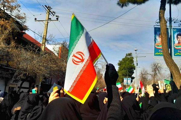 همبستگی یکبارچه مردم غیور و ولایتمدار شهرستان بروجرد در تشییع شهدای امنیت