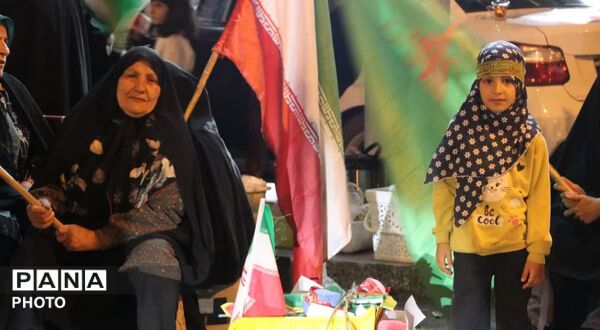 الله اکبر و پرچم ایران؛ نماد مقاومت نوجوانان همدانی در تجمعات شبانه