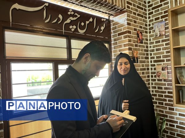 افتتاح کتابخانه راهرویی خلاقانه در دبستان امام خمینی(ره) گناوه