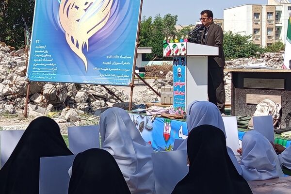 زنگ سپاس معلم همزمان با سراسر کشور در مدرسه شجره طیبه میناب