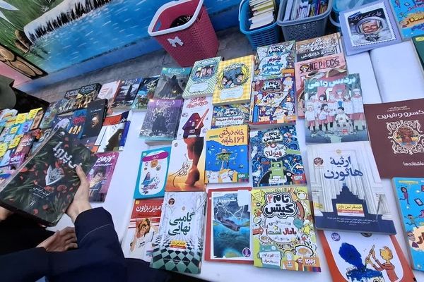هفته کتاب و کتابخوانی در دبیرستان بهار آزادی قائمشهر