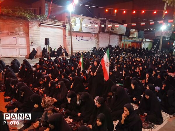اجتماع شبانه مردم کرج  زیر پرچم اباعبدالله الحسین( ع)