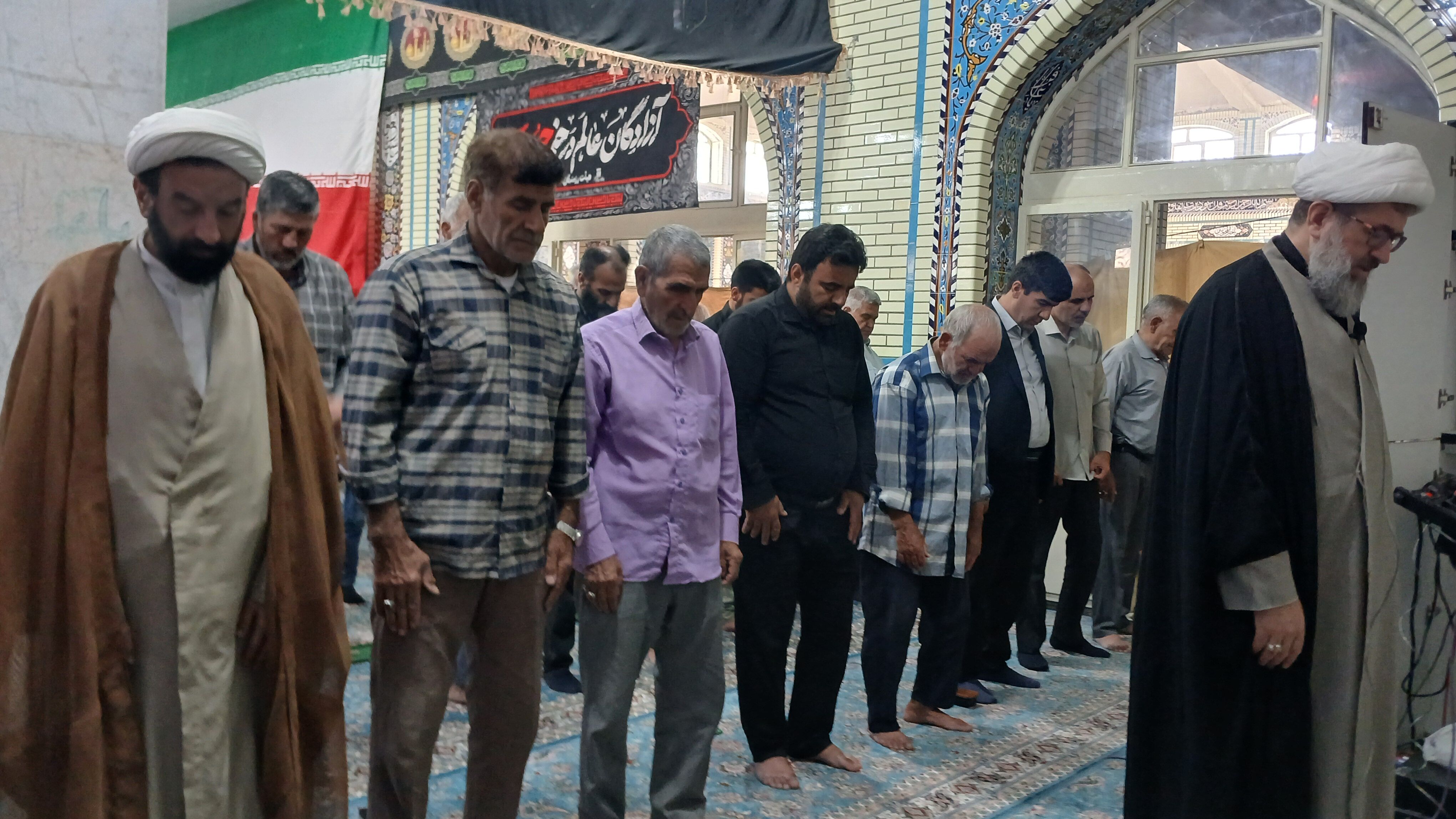 حماسه حضور در نماز جمعه این هفته بن