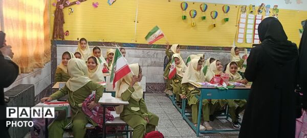 جشن شکوفه‌ها در مدرسه جهاد جعفریه قم 