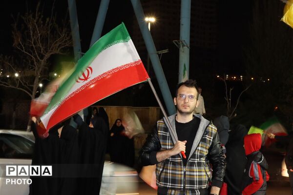 پرچمی که زمین نگذاشتند