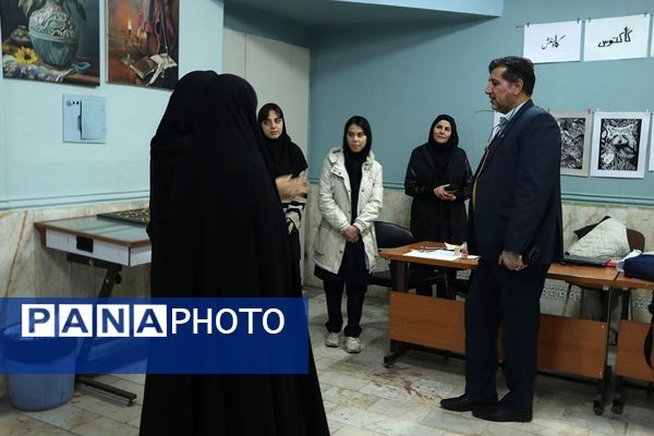 افتتاح نمایشگاه مدرسه انقلاب در هنرستان فنی حرفه‌ای‌کارآفرین شهرستان پیشوا