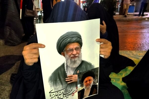 طنین نوای مذهبی در صدوهشتادونهمین شبِ گردهمایی در حسینیه امام خمینی نیشابور
