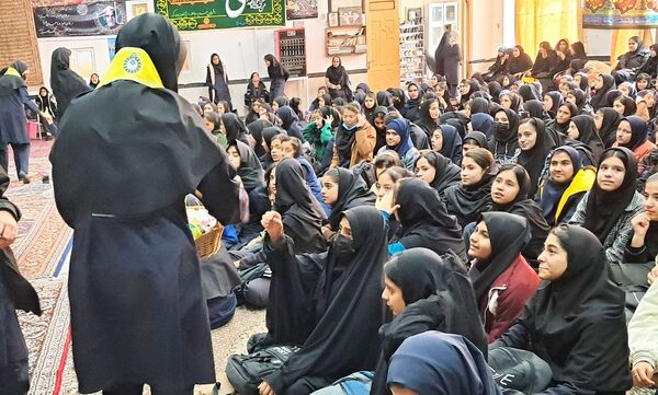 جشن نیمه شعبان در دبیرستان حضرت زینب (س)
