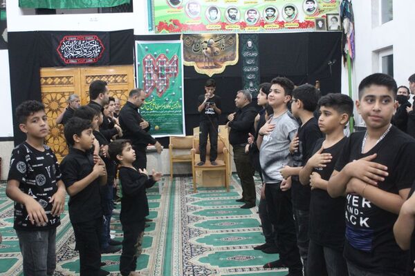 سوگواره عاشورایی احلی من العسل در گلوگاه 
