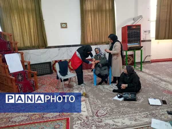 دوره‌ آموزشی‌ هلال‌احمر در پایگاه‌ بسیج مطهره شیروان